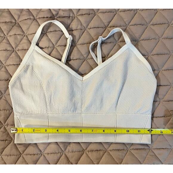 Aerie Offline sports bra
White
Size Med - Picture 2 of 3